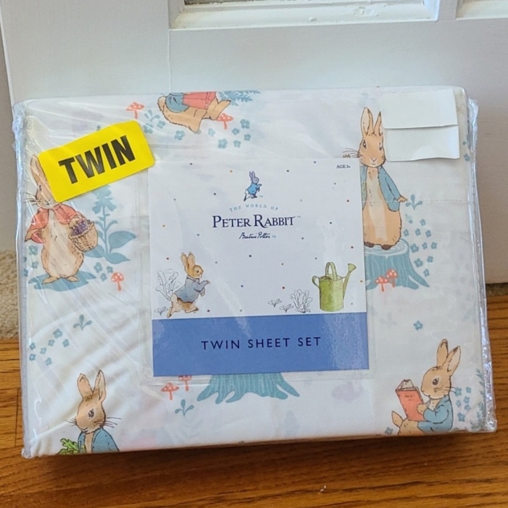 Peter Rabbit Blanket & Sheet Set 🥕 4 Piece Set - Picture 3 of 12